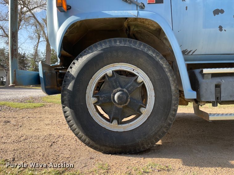 image for item MJ9616 1989 GMC C6000  bucket truck