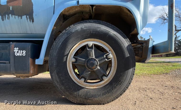 image for item MJ9616 1989 GMC C6000  bucket truck