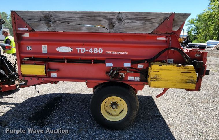 image for item MK9018 2006 Tycrop TD-460  top dresser spreader