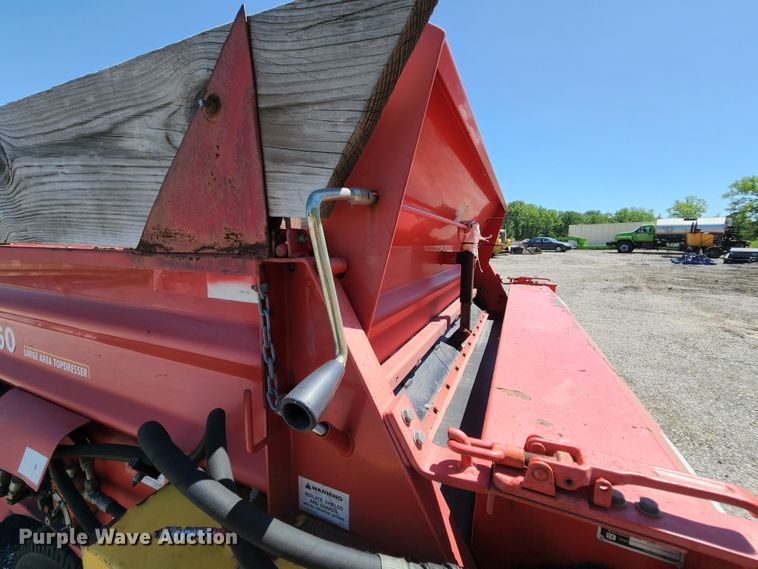 image for item MK9018 2006 Tycrop TD-460  top dresser spreader