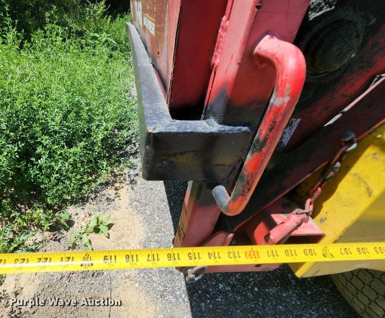 image for item MK9018 2006 Tycrop TD-460  top dresser spreader