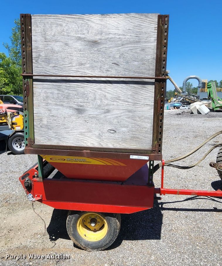 image for item MK9019 2007 Tycrop QP-450SH  top dresser spreader