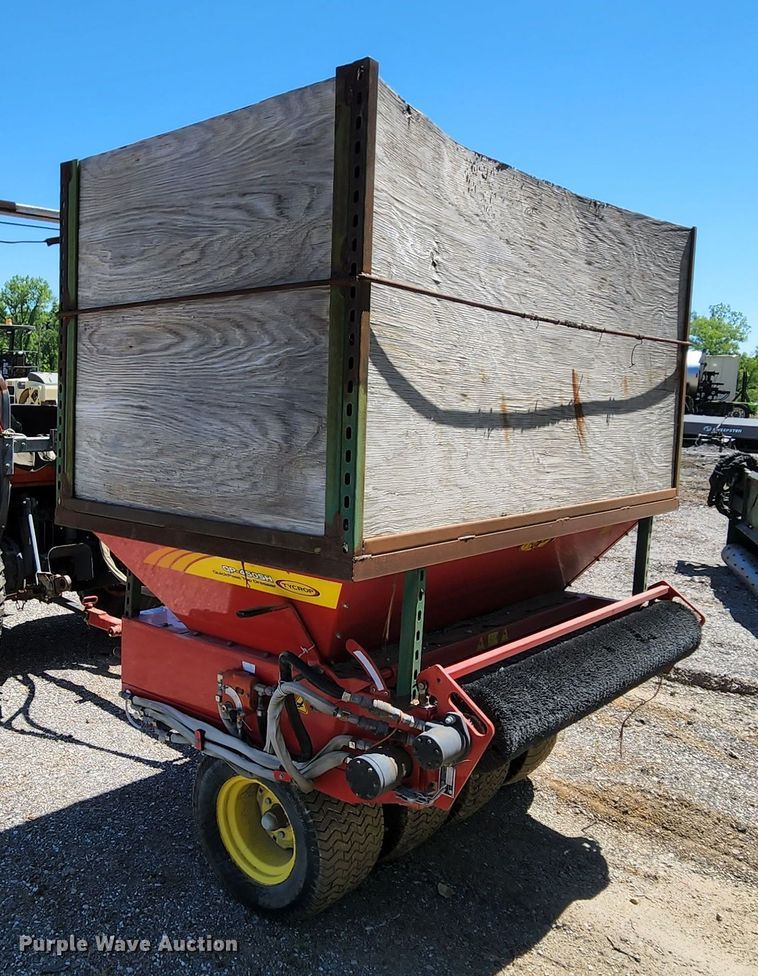 image for item MK9019 2007 Tycrop QP-450SH  top dresser spreader