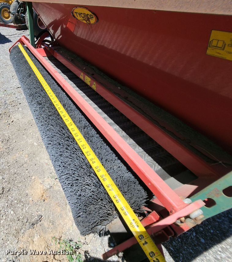 image for item MK9019 2007 Tycrop QP-450SH  top dresser spreader
