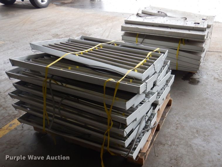 image for item MU9649 Approximately (26) florescent light fixtures