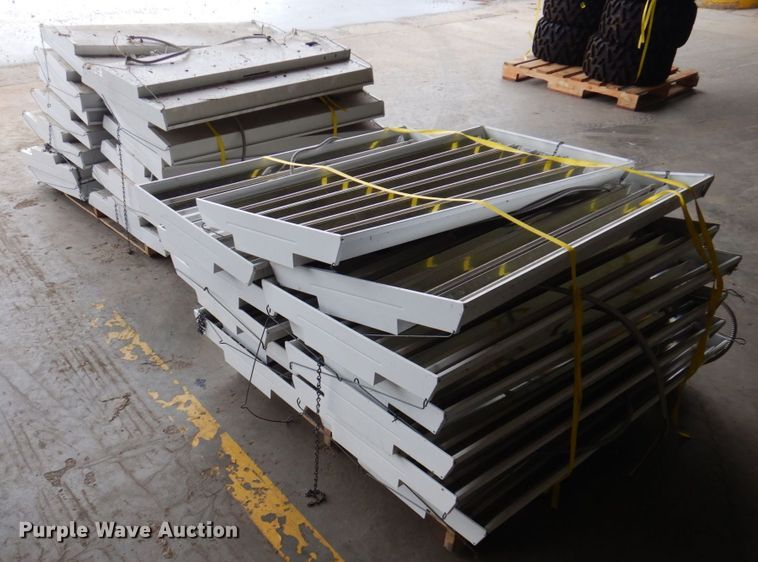 image for item MU9649 Approximately (26) florescent light fixtures