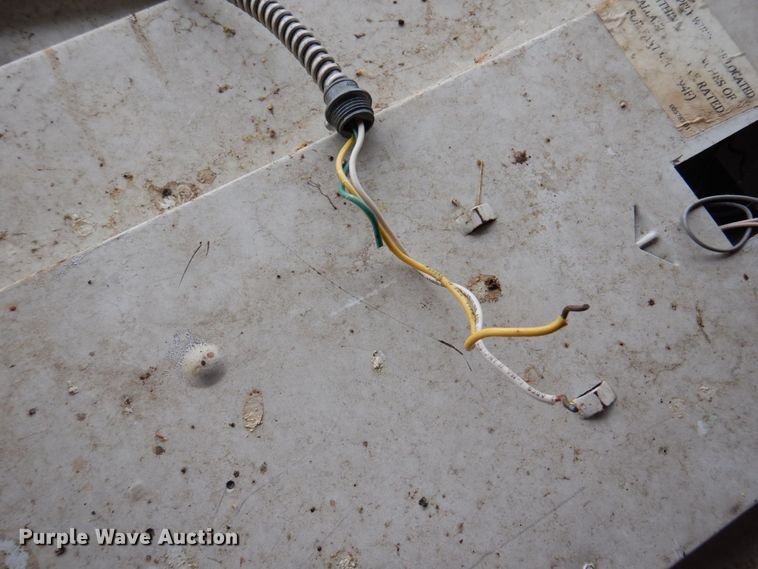 image for item MU9649 Approximately (26) florescent light fixtures