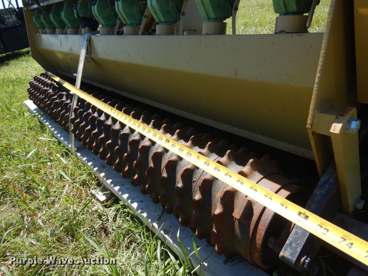 image for item DN0423 Land Pride 15-72  seeder
