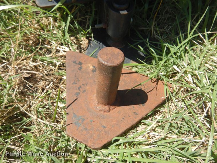 image for item DN0428 Caterpillar  84"W skid steer snow plow