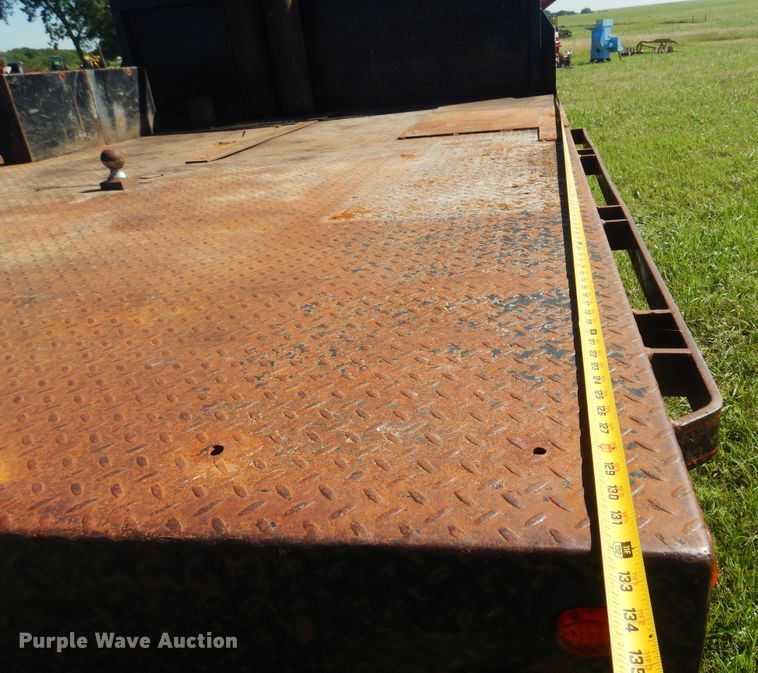 image for item DN0436 2006 GMC C4500  flatbed truck