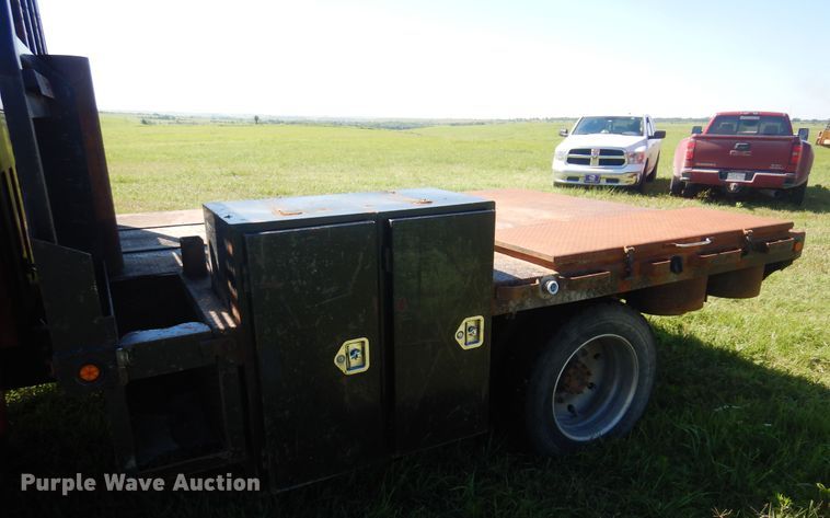 image for item DN0436 2006 GMC C4500  flatbed truck