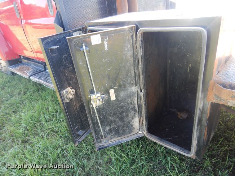 image for item DN0436 2006 GMC C4500  flatbed truck