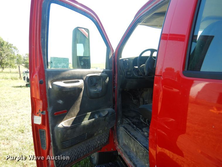 image for item DN0436 2006 GMC C4500  flatbed truck