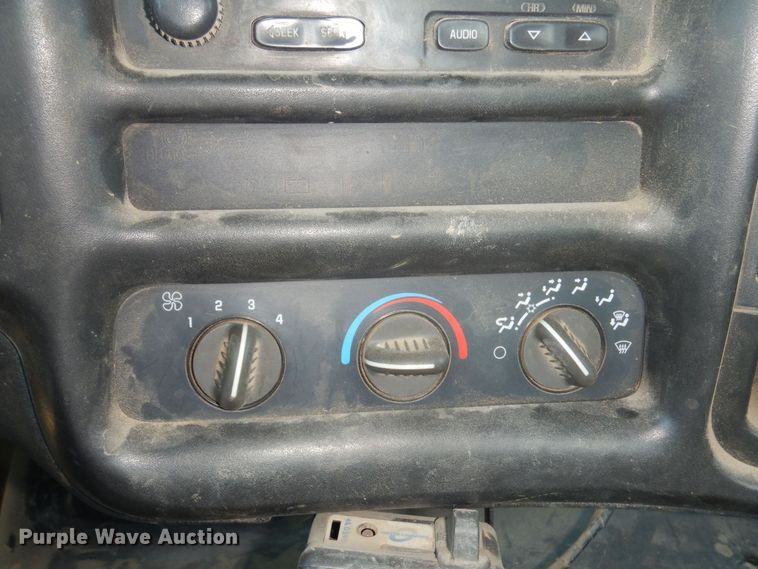 image for item DN0436 2006 GMC C4500  flatbed truck