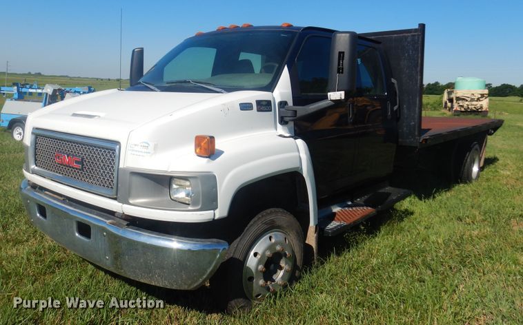 image for item DN0437 2004 GMC C4500  flatbed truck