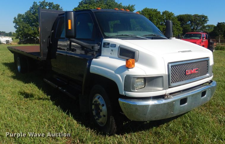 image for item DN0437 2004 GMC C4500  flatbed truck