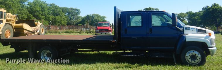 image for item DN0437 2004 GMC C4500  flatbed truck