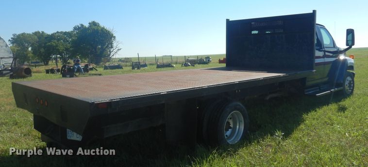 image for item DN0437 2004 GMC C4500  flatbed truck