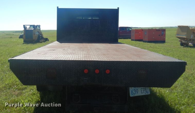 image for item DN0437 2004 GMC C4500  flatbed truck