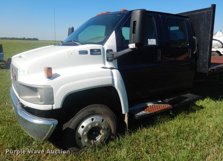 image for item DN0437 2004 GMC C4500  flatbed truck