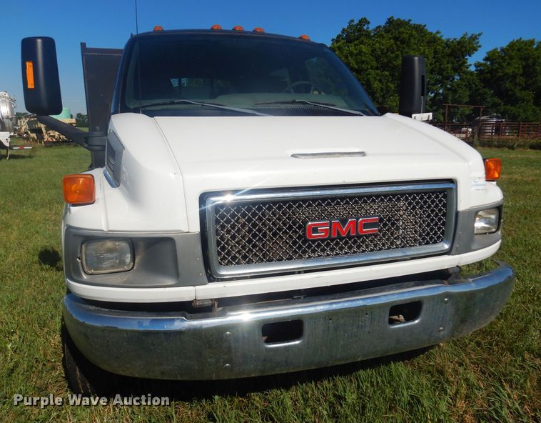 image for item DN0437 2004 GMC C4500  flatbed truck
