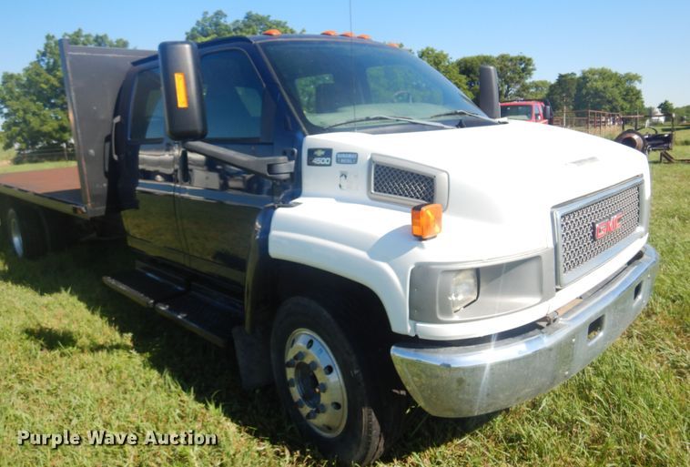 image for item DN0437 2004 GMC C4500  flatbed truck