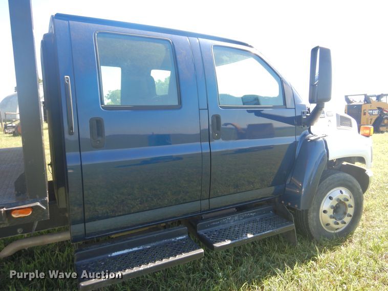 image for item DN0437 2004 GMC C4500  flatbed truck