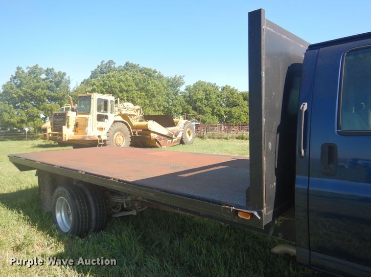 image for item DN0437 2004 GMC C4500  flatbed truck