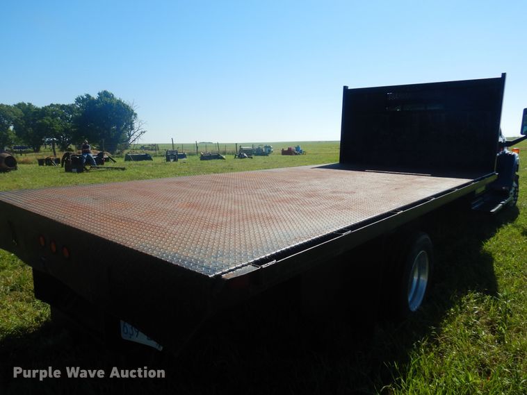 image for item DN0437 2004 GMC C4500  flatbed truck