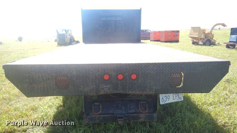 image for item DN0437 2004 GMC C4500  flatbed truck