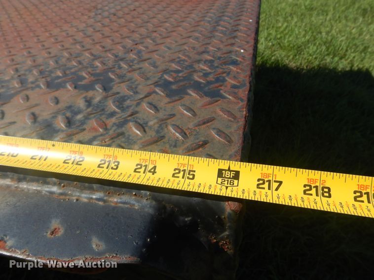 image for item DN0437 2004 GMC C4500  flatbed truck