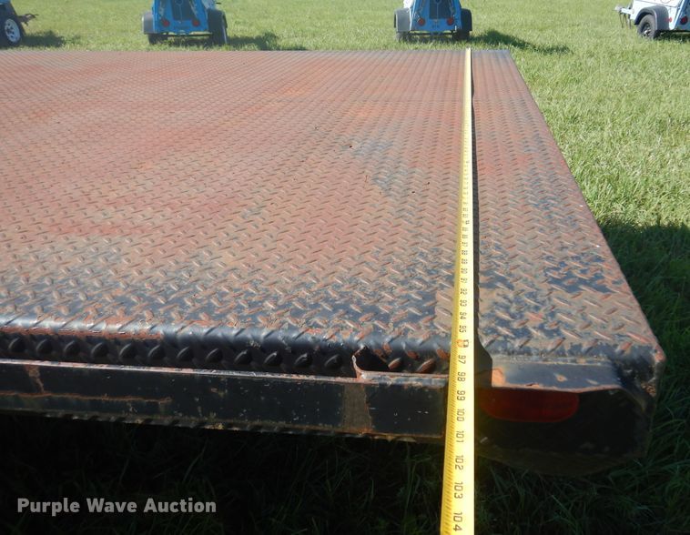 image for item DN0437 2004 GMC C4500  flatbed truck