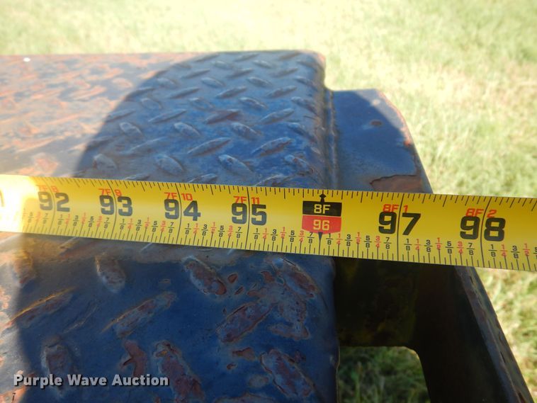 image for item DN0437 2004 GMC C4500  flatbed truck