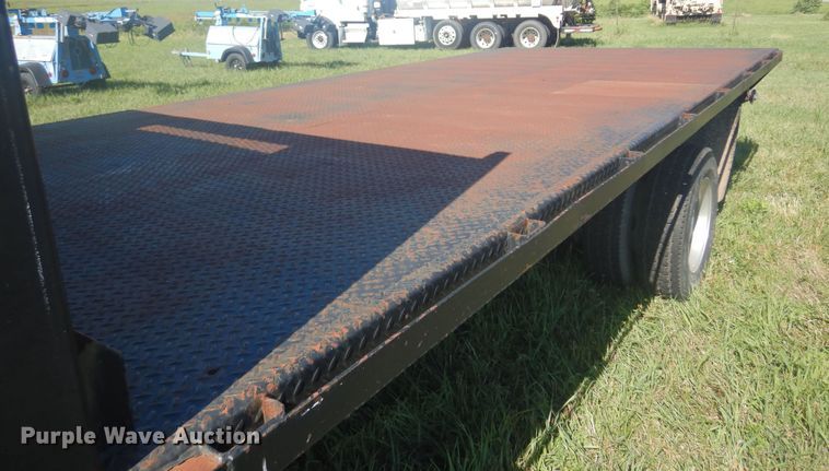 image for item DN0437 2004 GMC C4500  flatbed truck