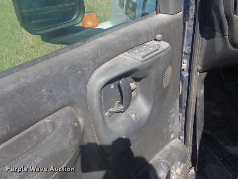 image for item DN0437 2004 GMC C4500  flatbed truck