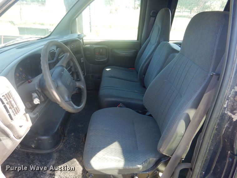 image for item DN0437 2004 GMC C4500  flatbed truck