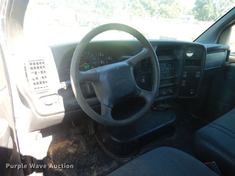 image for item DN0437 2004 GMC C4500  flatbed truck