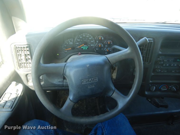 image for item DN0437 2004 GMC C4500  flatbed truck