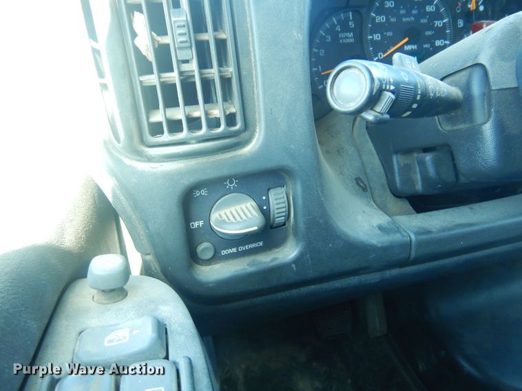 image for item DN0437 2004 GMC C4500  flatbed truck