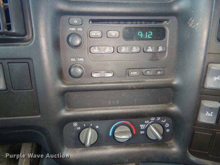 image for item DN0437 2004 GMC C4500  flatbed truck