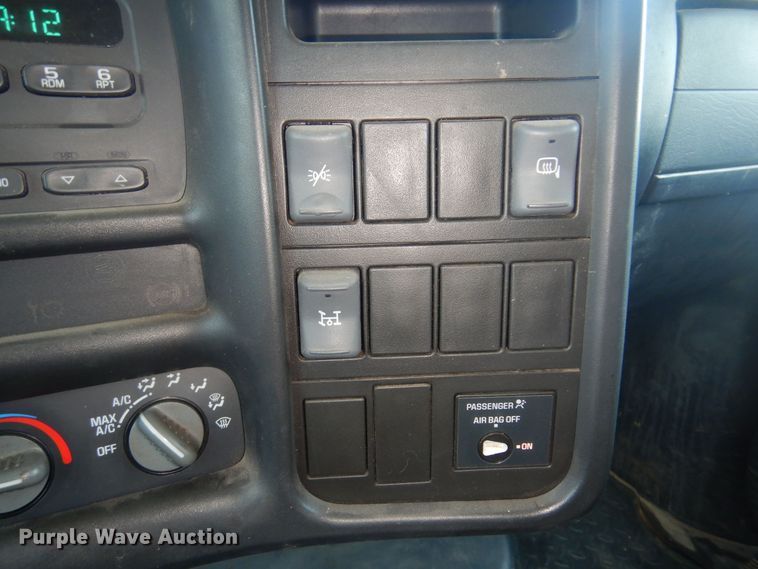 image for item DN0437 2004 GMC C4500  flatbed truck