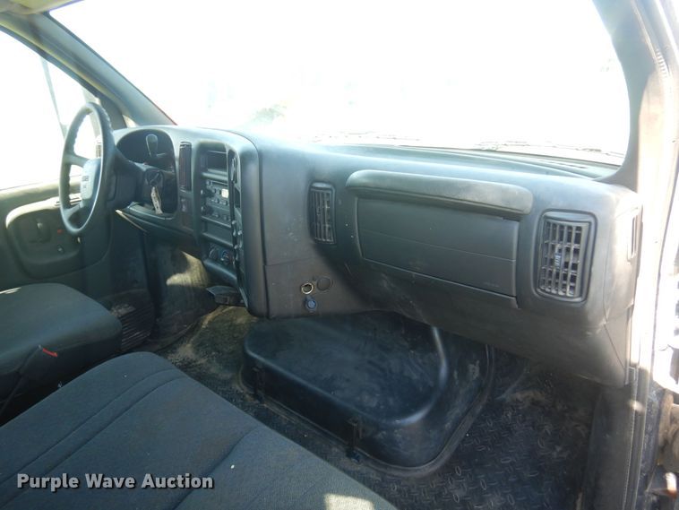 image for item DN0437 2004 GMC C4500  flatbed truck