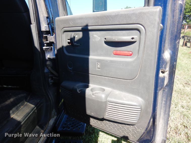 image for item DN0437 2004 GMC C4500  flatbed truck