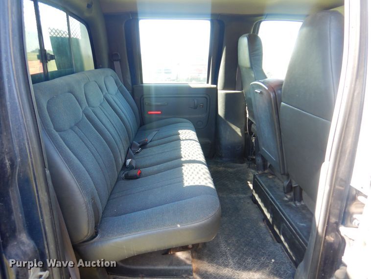 image for item DN0437 2004 GMC C4500  flatbed truck