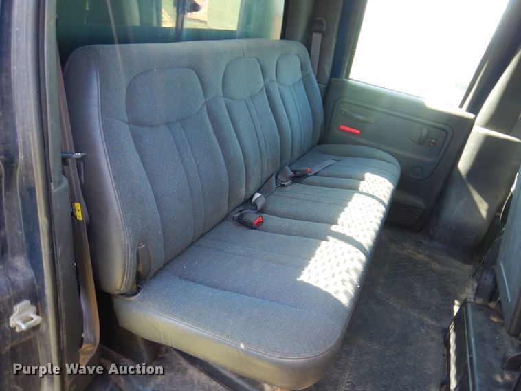 image for item DN0437 2004 GMC C4500  flatbed truck