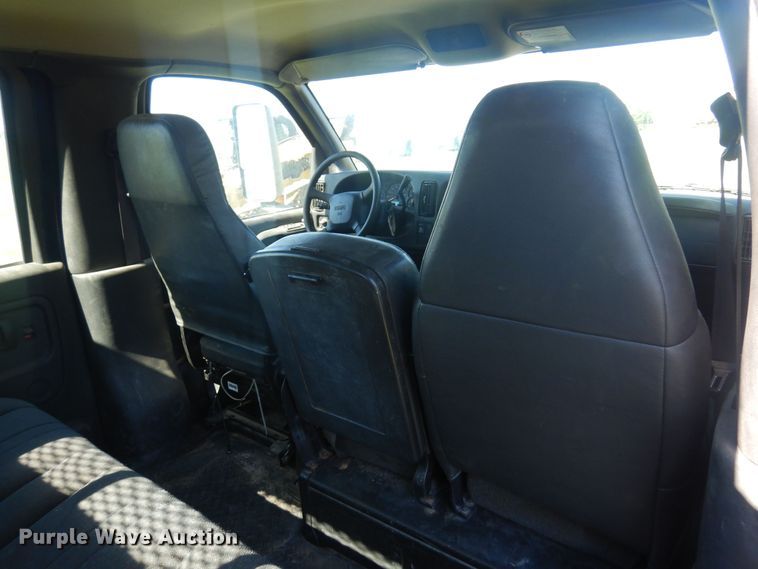 image for item DN0437 2004 GMC C4500  flatbed truck