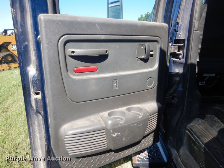 image for item DN0437 2004 GMC C4500  flatbed truck