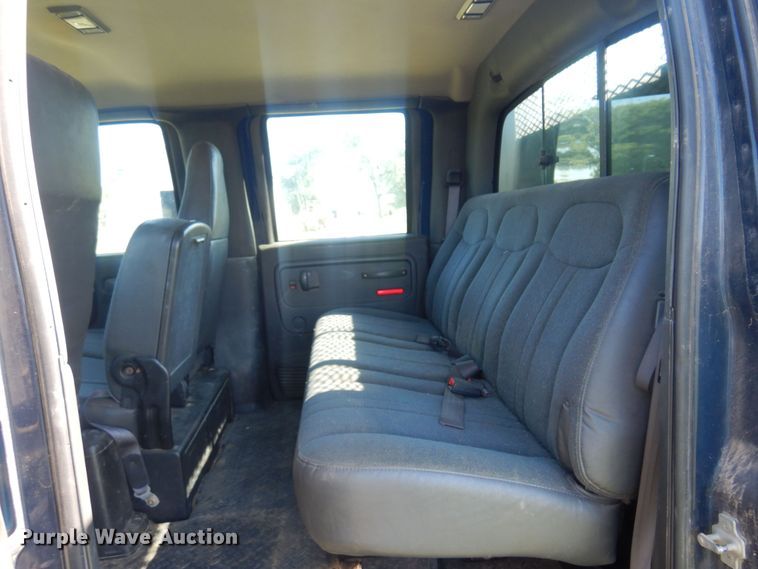 image for item DN0437 2004 GMC C4500  flatbed truck