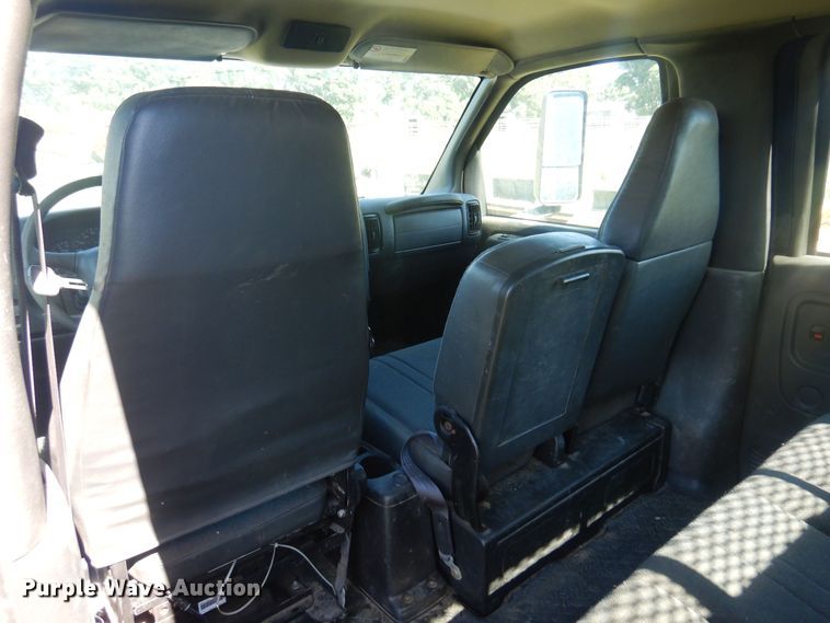 image for item DN0437 2004 GMC C4500  flatbed truck