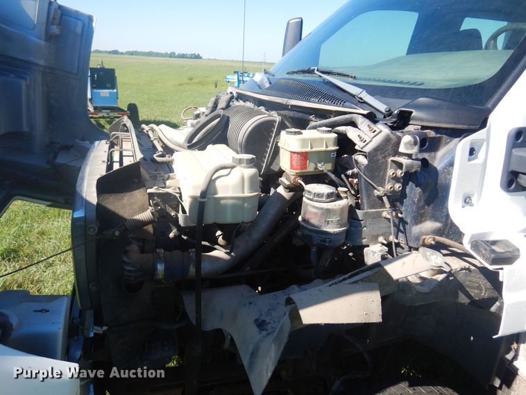 image for item DN0437 2004 GMC C4500  flatbed truck